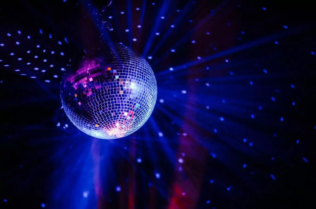 19. 12. Vánoční diskotéka