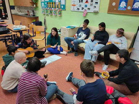 Tandemové výuky muzikoterapie tříd 4S a 2R