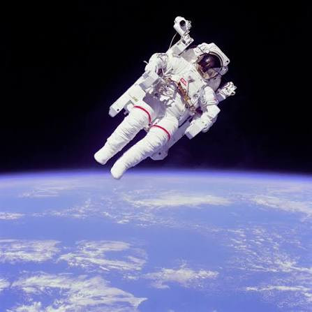 2. 11. Hurá kosmonauti